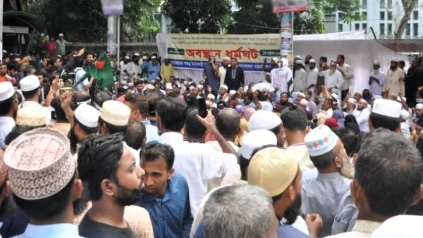 যমুনা অভিমুখে লংমার্চের ঘোষণা দিলেন ইবতেদায়ি শিক্ষকরা